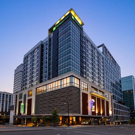 Holiday Inn & Suites Nashville Downtown Broadway Exterior photo